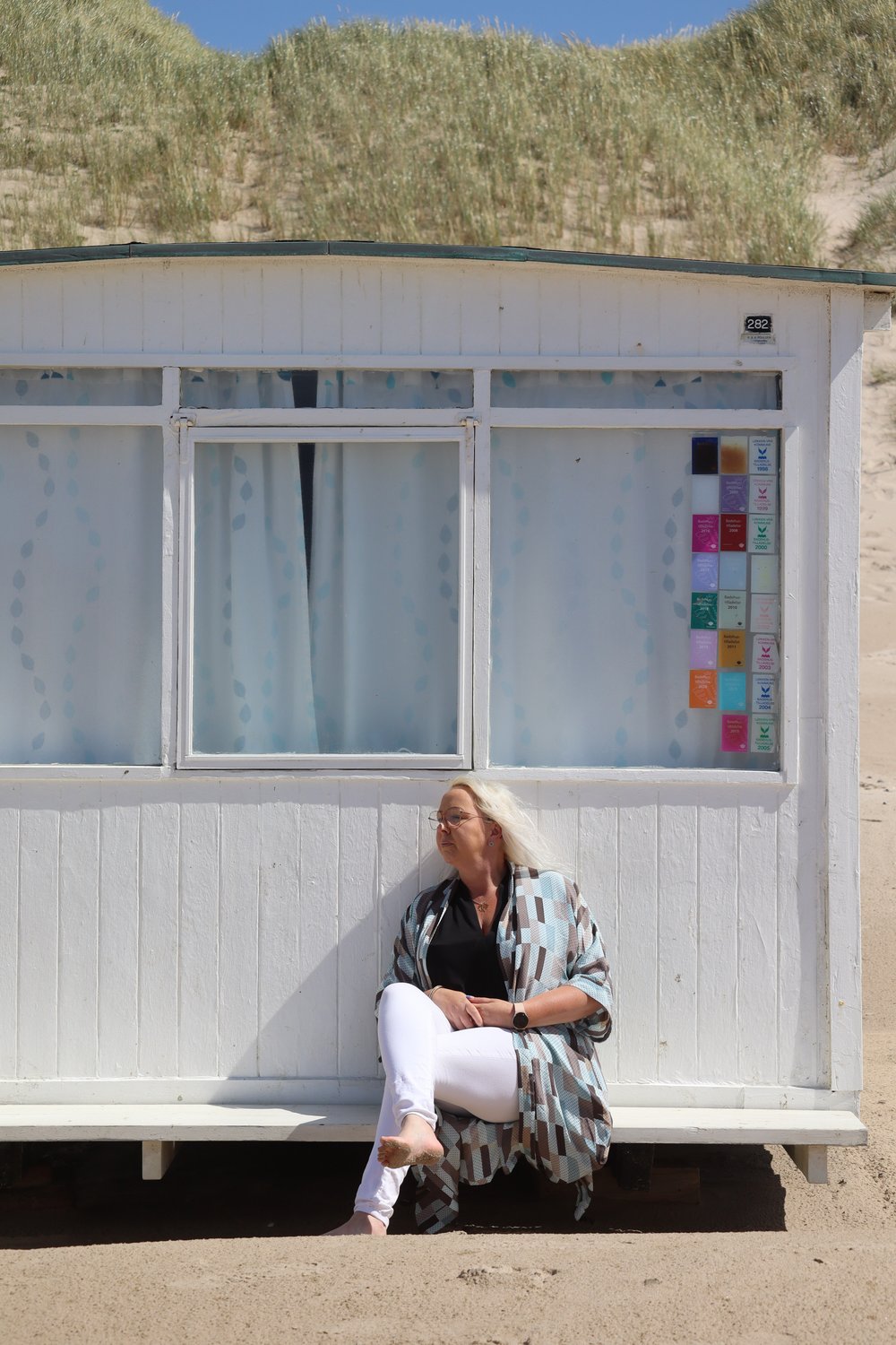 Louise Nielsen ved badehuset på Løkken Strand